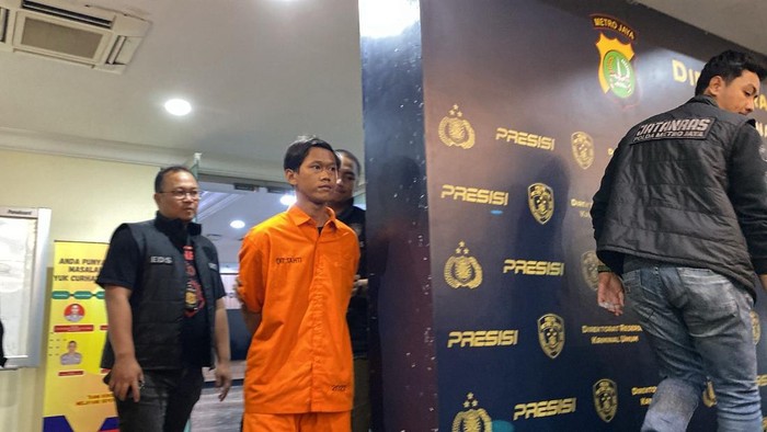 Pembunuh pria dalam karung di Tangerang berbaju tahanan. (Wildan/detikcom)