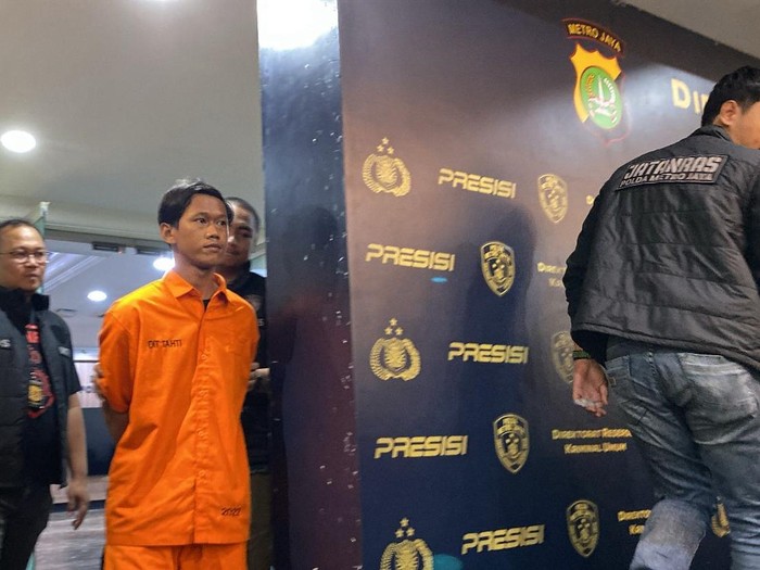 Pembunuh pria dalam karung di Tangerang berbaju tahanan. (Wildan/detikcom)