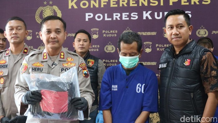 Situasi rilis kasus pemerkosaan bocah 12 tahun di Mapolres Kudus, Jumat (25/4/2025).