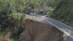 Penampakan Jalan Penghubung Ciamis-Pangandaran Longsor