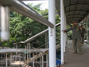 Ngeri Kondisi JPO di Cakung Ibarat Hendak Uji Nyali