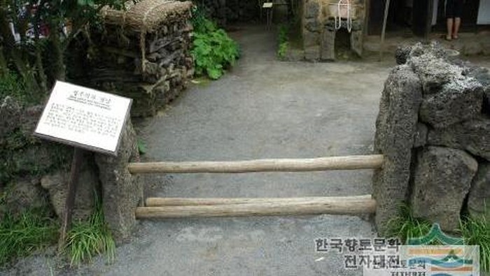 Penampakan pagar rumah di Jeju.