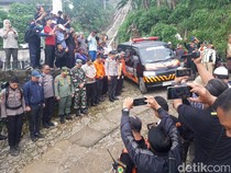 Jenazah ASN Temanggung Pendaki Merbabu Dievakuasi dari Tebing Curam