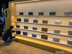 Wajah Baru Tas Tabby Coach: Gaya dan Pelarian di Tengah Ketidakpastian Dunia