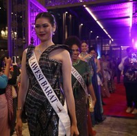 Begini penampilan cantik Puteri Indonesia Sulawesi Barat, Adinda Putri Pawan. Wanita bertinggi 177 cm tersebut berprofesi sebagai ASN di Pemda Mamuju Tengah. Foto: Pradita Utama/DetikFoto