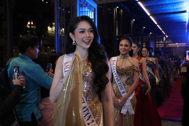 Dalam konferensi pers, Putri Kus Wisnu Wardhani selaku Ketua Dewan Pembina Yayasan Puteri Indonesia berharap tahun ini para finalis bisa menyusul kesuksesan empat pemenang Puteri Indonesia 2024 yang menoreh prestasi di pageant internasional.  Foto: Pradita Utama/DetikFoto