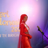 Salah kontestan lain yang mencuri perhatian adalah Mutiara Hasanah, S.T. Wanita berhijab yang mewakili Aceh tersebut adalah seorang pemain basket.Foto: Pradita Utama/DetikFoto