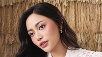 Rachel Vennya mengunggah video hendak mengulas sebuah merek kosmetik asal Korea Selatan. Tetapi ia mengaku tak menerima kosmetik yang dikirimkan sebab produk-produknya ditahan pihak bea cukai. Foto: Instagram/rachelvennya