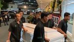 Jenazah Ricky Siahaan Tiba di Jakarta, Ini Potret Suasana Rumah Duka