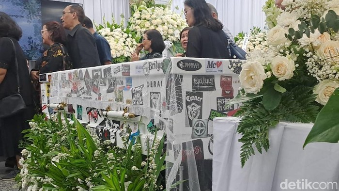 Peti jenazah Ricky Siahaan Seringai