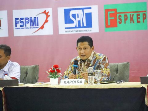 Sarasehan dan dialog Polda Jateng dengan serikat buruh se-Jateng jelang May Day di Ruang D'ATRIUM Lantai 5 Hotel MG Setos, Kota Semarang, Jumat (25/4/2025).