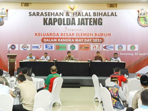 Sarasehan dan dialog Polda Jateng dengan serikat buruh se-Jateng jelang May Day di Ruang D'ATRIUM Lantai 5 Hotel MG Setos, Kota Semarang, Jumat (25/4/2025).