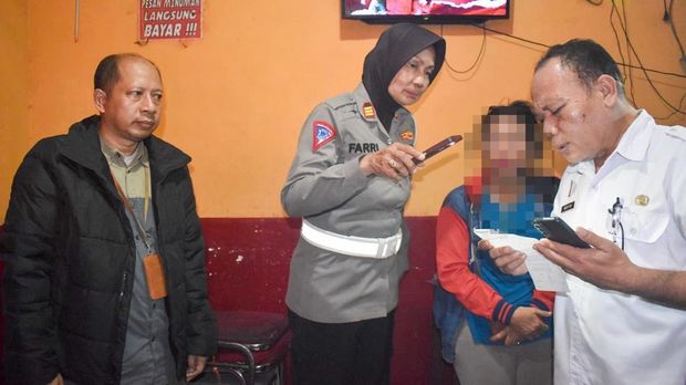 Satpol PP Surabaya operasi warung remang remang