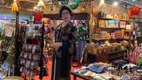 Selain The House of Raminten, ada juga Kiose Raminten di Bandara YIA yang menjual batik hingga jajanan khas Yogyakarta.  Foto: detikFood