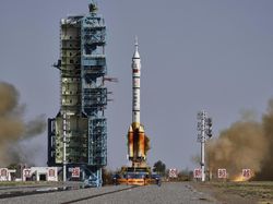 Shenzhou-20 Meluncur, China Lanjutkan Misi Antariksa