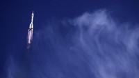 Chinas Long March 2F rocket, carrying three astronauts for the Shenzhou 20 manned space mission, lifts off for a space station, at the Jiuquan Satellite Launch Center in Jiuquan, northwestern China, Thursday, April 24, 2025. (AP Photo/Andy Wong)
