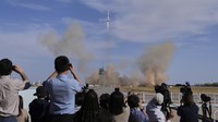 Chinas Long March 2F rocket, carrying three astronauts for the Shenzhou 20 manned space mission, lifts off for a space station, at the Jiuquan Satellite Launch Center in Jiuquan, northwestern China, Thursday, April 24, 2025. (AP Photo/Andy Wong)