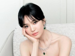 7 Gaya Mewah Song Hye Kyo Pakai Kalung Berlian Rp 18,8 M Koleksi Chaumet 7 Gaya Mewah Song Hye Kyo Pakai Kalung Berlian Rp 18,8 M Koleksi Chaumet