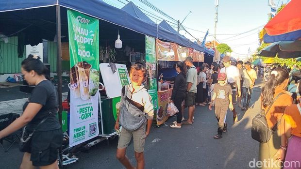 Suasana Peken Tenten di Banjar Pande Pedungan, Jalan Pulau Saelus, Denpasar, Jumat (25/4/2025). (Foto: Aryo Mahendro/detikBali)
