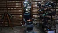 Kisah toko sepatu Muglia dan hubungannya dengan Paus Fransiskus menjadi inspirasi tentang kesederhanaan dan kedekatan seorang pemimpin dengan komunitasnya. Warisan ini terus hidup di tengah masyarakat Flores, mengingatkan akan pentingnya nilai-nilai kerendahan hati dan pelayanan.  