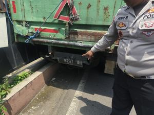 Truk Muat Kapur Tak Kuat Nanjak Mundur Tewaskan Anak di Kota Malang