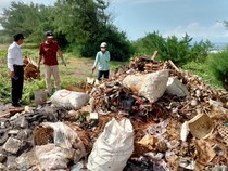 Panewu Sanden Temukan Sampah Pasar Gamping Dibuang di Dekat Pantai