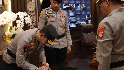 Upacara penyerahan jabatan Dir Binmas kepada Kapolda Bali Irjen Daniel Adityajaya. (Dok. Polda Bali)