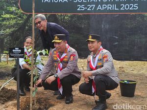 Usai Buka Jambore Karhutla 2025, Kapolri hingga Kapolda Riau Tanam Pohon
