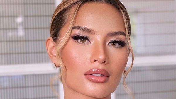 7 Gaya Eksotis Zahwa Massaid Dengan Riasan Soft Glam di 7 Bulanan Aaliyah