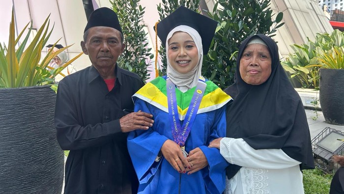 Anak tukang becak jadi sarjana S2 di Unitomo Surabaya