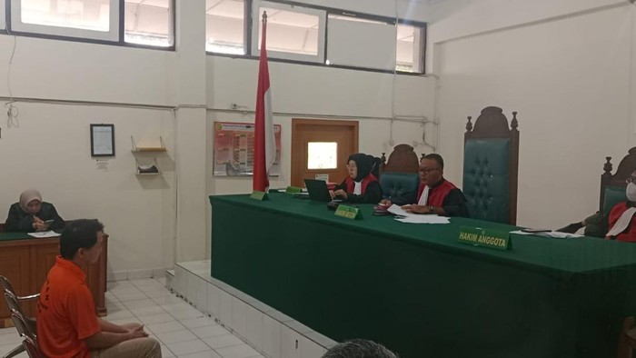 Anzhari Eza Putra, oknum pegawai Dinas PU Muara Enim jalani sidang vonis di PN Palembang