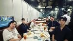 Begini Keseruan El Rumi Saat Makan di Resto hingga Warung Tenda