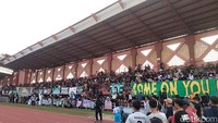 Dukungan penuh Bonek ini diharapkan bisa menjadi motivasi dan Persebaya Surabaya bisa mengalahkan Arema FC dalam lanjutan Liga 1.