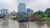 Pengerukan lumpur tersebut bertujuan untuk mengantisipasi pendangkalan sungai.