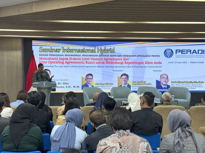 Dewan Pimpinan Nasional Perhimpunan Advokat Indonesia (DPN Peradi) menggelar Seminar Internasional dengan menghadirkan dua advokat mancanegera sebagai narasumber.
