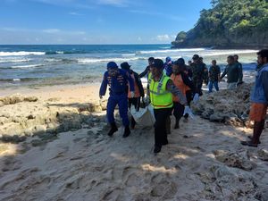 2 Pemancing Tewas Tergulung Ombak di Pantai Kondang Merak Malang
