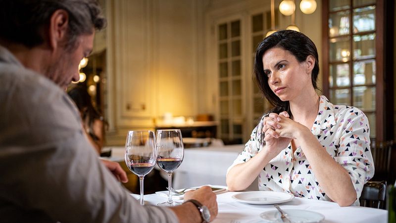 Duh! Pria Ini Langsung 'Ilfeel' Lihat Kekasih Makan Hati Ayam