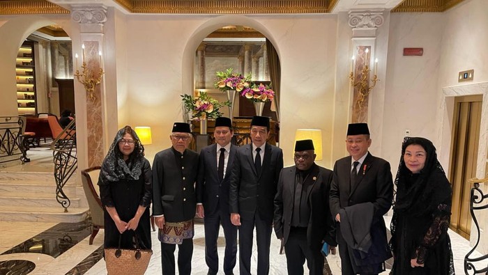 Empat utusan Presiden Prabowo Subianto mengenakan pakaian serba hitam ke pemakaman Paus Fransiskus. (Dok istimewa). Empat utusan Presiden Prabowo Subianto mengenakan pakaian serba hitam ke pemakaman Paus Fransiskus. (Dok istimewa).