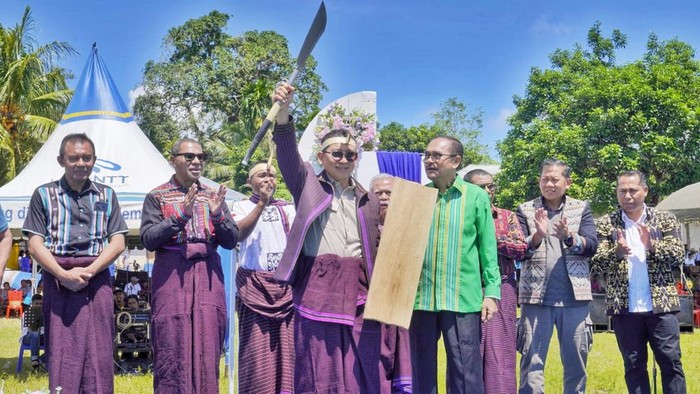 Fadli Zon menjadi bagian dari keluarga Lamaholot di Flores Timur.