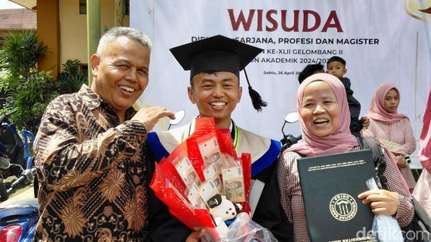 Firmansyah alias Iman, mahasiswa penjual cilung lulus dengan IPK hampir sempurna