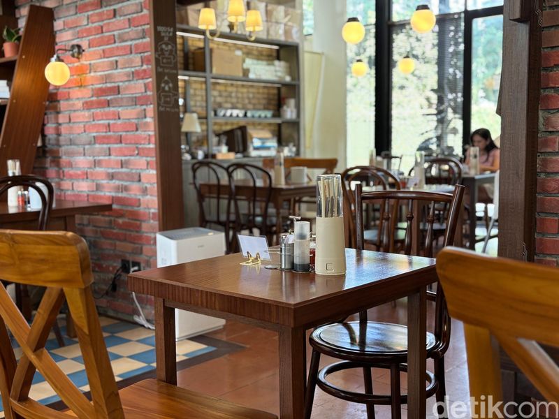 Gin Gin Bakery Shop