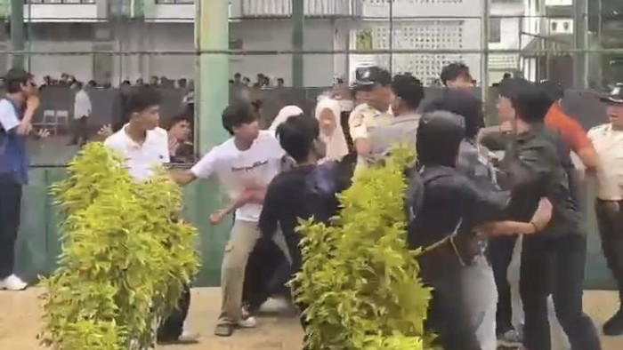 Pemilihan Ketua dan Wakil Ketua Dewan Eksekutif Mahasiswa (DEMA) Institut Agama Islam Negeri (IAIN) Palopo, Sulawesi Selatan (Sulsel) diwarnai kericuhan.