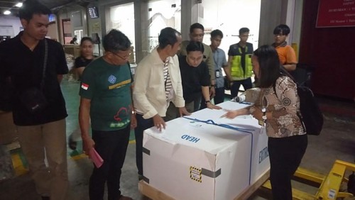 Jenazah Kadek Melly tiba di Bandara Ngurah Rai, Jumat (25/4/2025) malam.