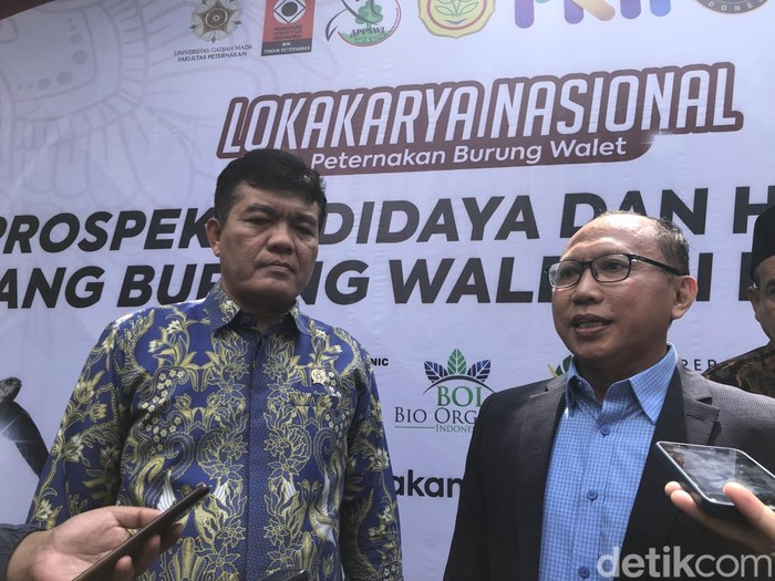 Kepala Barantin, Sahat M Panggabean dan Dekan Fakultas Peternakan UGM, Prof Budi Guntoro di UGM, Sabtu (26/4).