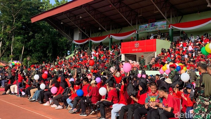 Komando Pasukan Khusus (Kopassus) menggelar kegiatan bertajuk Hari Gembira bareng 4.000 anak yatim dan putra putri prajurit Kopassus. (Mulia/detikcom).