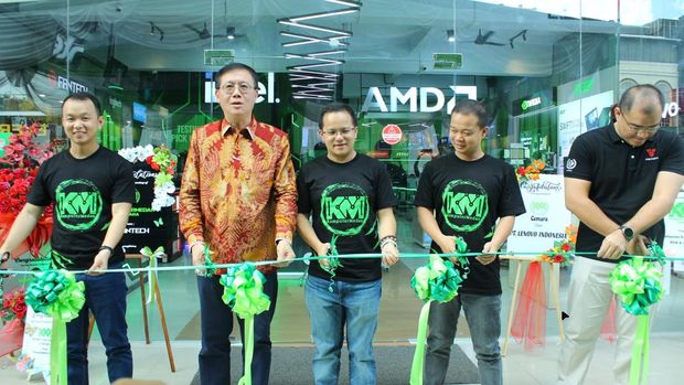 KomputerMedan membuka toko cabang baru dengan konsep unik, menggabungkan toko komputer dengan coffee shop.