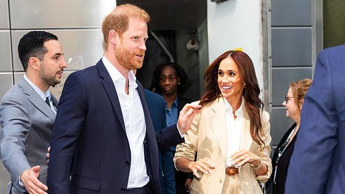 Meghan Markle di Time100 NEW YORK, NEW YORK - APRIL 23: Prince Harry, Duke of Sussex and Meghan, Duchess of Sussex attend the Time100 Summit at Jazz at Lincoln Center in Midtown on April 23, 2025 in New York City. (Photo by TheStewartofNY/GC Images)