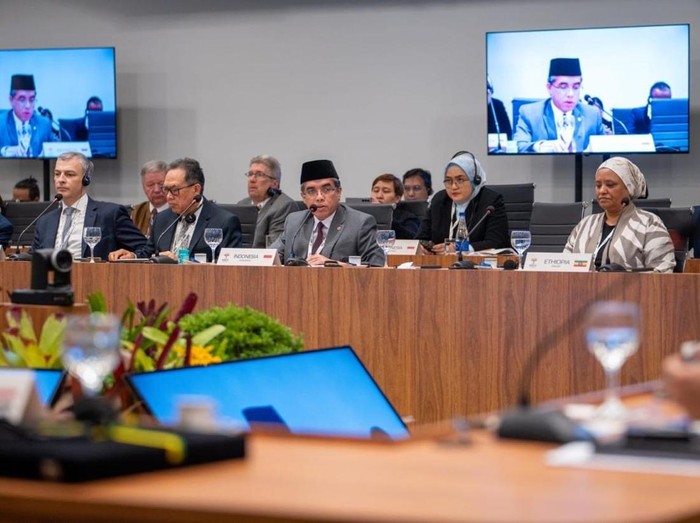 Dalam forum BRICS di Brasil, Menaker Yassierli menekankan bahwa penggunakan AI harus dikelola secara bijak