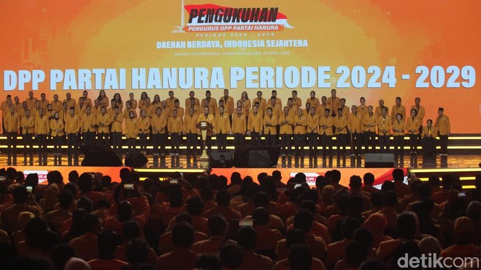 Ketua Umum PDIP Megawati Soekarnoputri menghadiri pelantikan Pengurus Dewan Pimpinan Pusat Partai Hanura periode 2024-2029. Pelantikan digelar malam ini di Jakarta Convention Center, Jakarta.