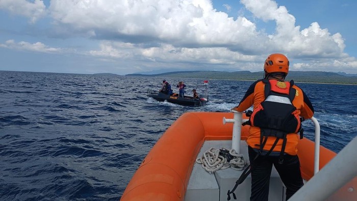 Operasi pencarian nelayan penembak ikan di Bangring Banyuwangi